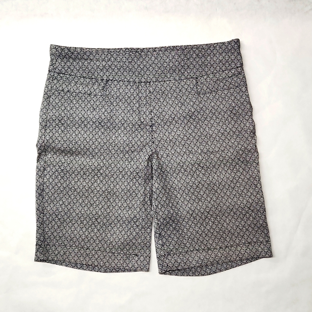Dana Buchman, Size M shorts